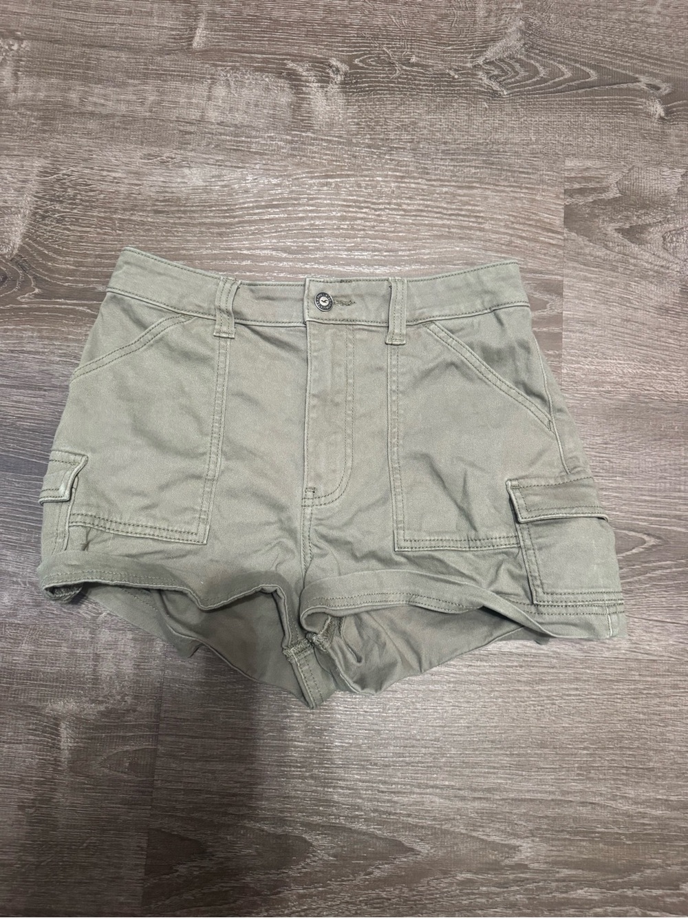 Hollister Olive Cargo Shorts - Light Military Green
